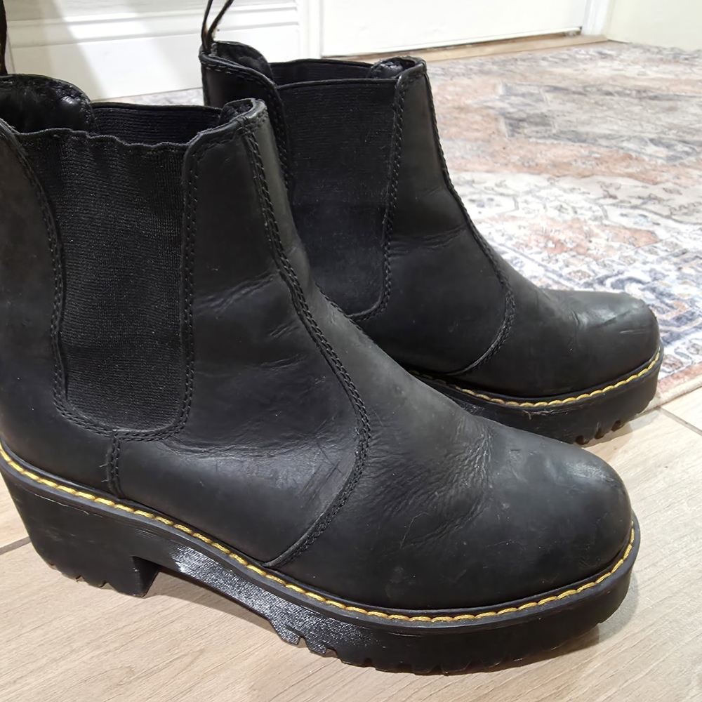 Dr. Martens Wyoming Leather Ankle Boots